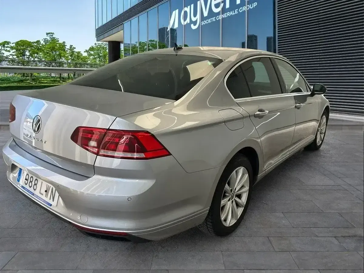 Usado VW Passat Executive 122 CV (89 kW) 2022 Gris Familiar