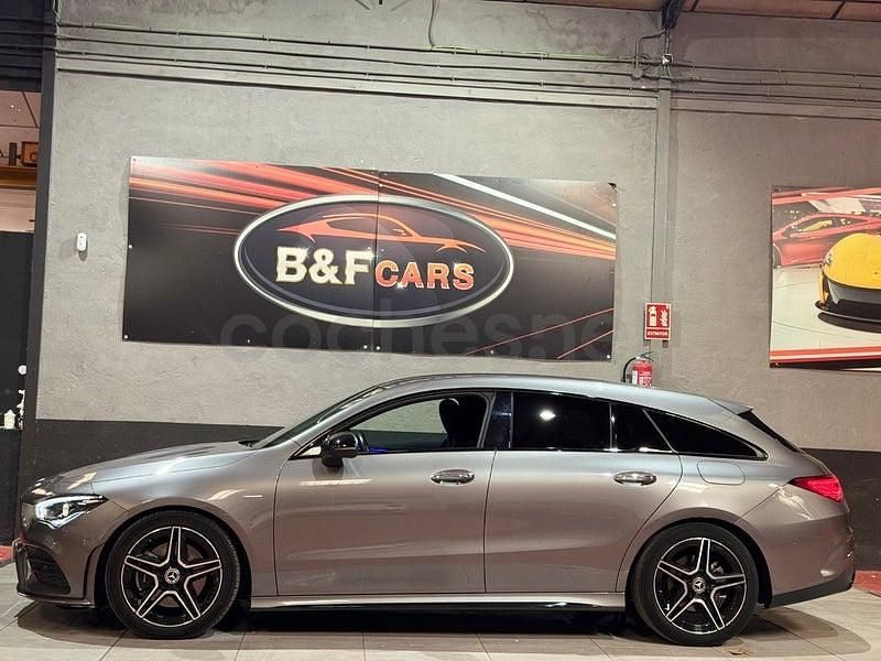 Usado Mercedes CLA200 Shooting Brake 150 CV (110 kW) 2022 Gris / plata Familiar
