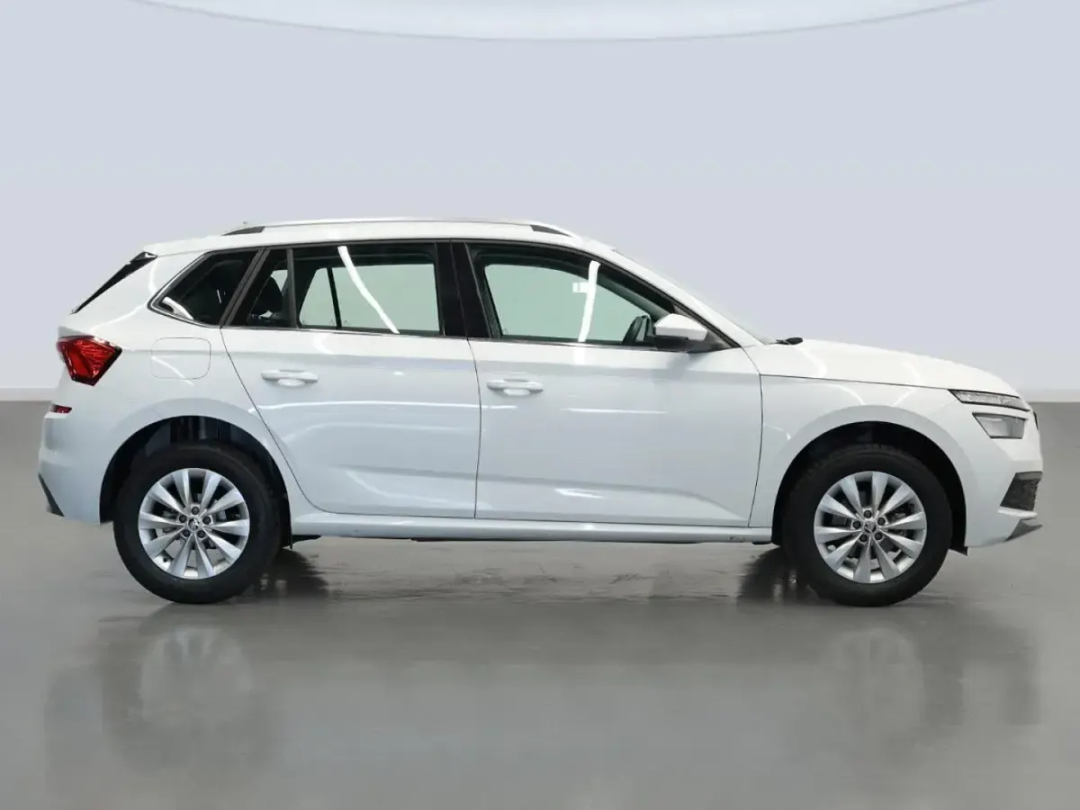 Usado Skoda Kamiq Ambition 95 CV (69 kW) 2021 Blanco SUV