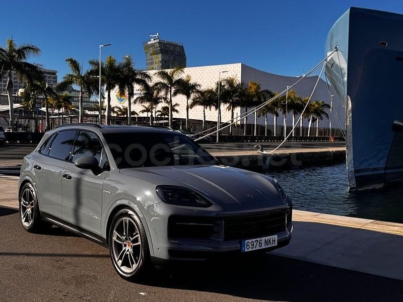 Usado Porsche Cayenne 470 CV (345 kW) 2024 Gris / plata SUV
