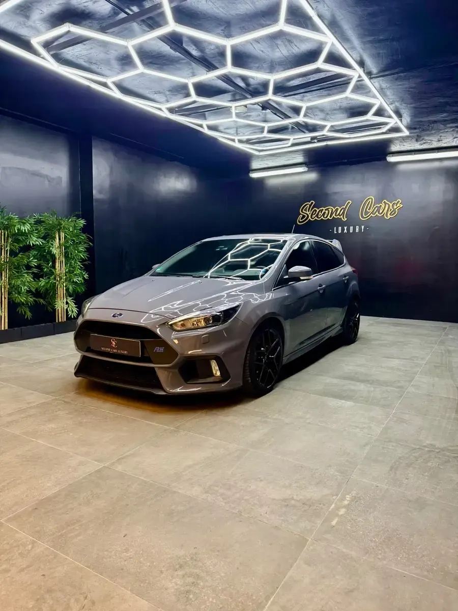 Usado Ford Focus Performance Edition 350 CV (257 kW) 2017 Gris Berlina