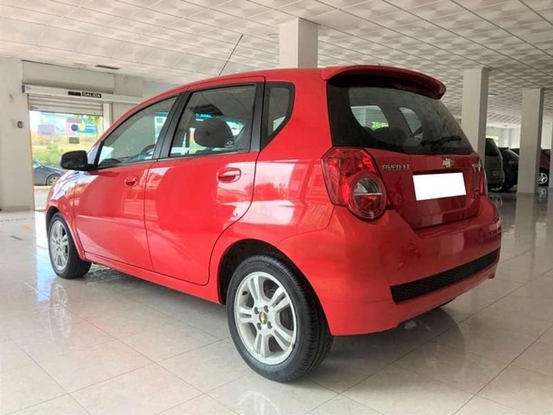 Usado Chevrolet Aveo LT 101 CV (74 kW) 2011 Rojo Utilitario