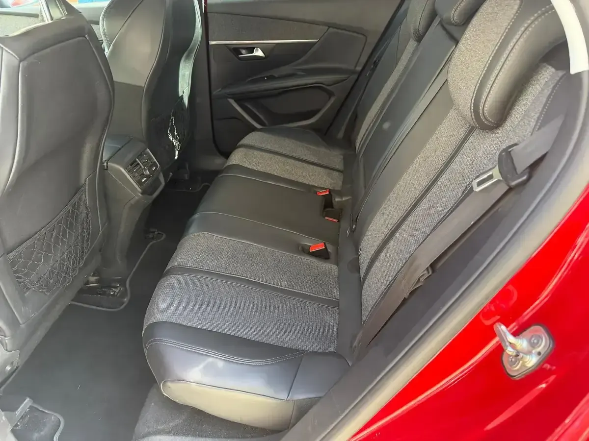 Usado Peugeot 3008 Active 130 CV (95 kW) 2018 Rojo SUV