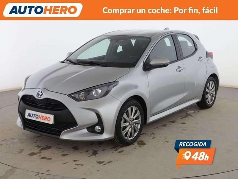 Usado Toyota Yaris Hybrid Active 116 CV (85 kW) 2022 Gris Berlina