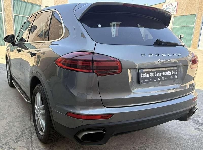 Usado Porsche Cayenne Diesel Platinum Edition 262 CV (192 kW) 2017 Gris / plata SUV