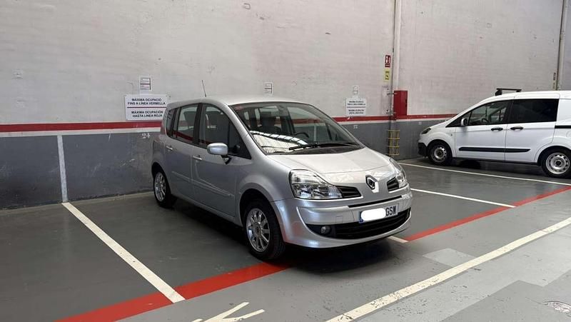 Usado Renault Modus Authentique 77 CV (56 kW) 2010 Plateado Monovolumen