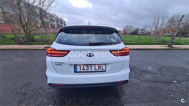 Usado Kia Ceed 120 CV (88 kW) 2021 Blanco Utilitario