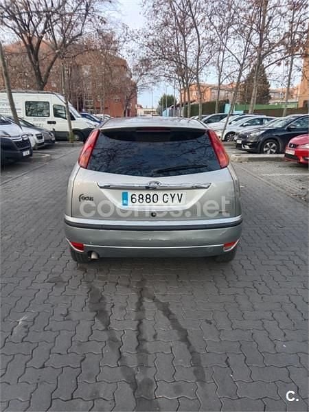 Gris / plata Usado 2004 Ford Focus Trend Berlina | 1100 € (Buen precio) - Imagen 1/4