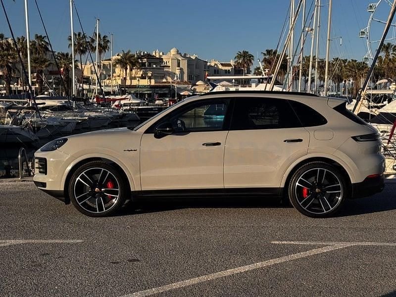 Usado Porsche Cayenne S E-Hybrid 519 CV (381 kW) 2024 Gris / plata SUV