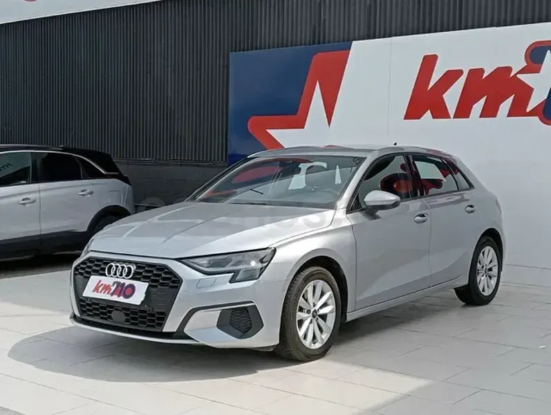 Usado Audi A3 110 CV (80 kW) 2023 Gris / plata Berlina