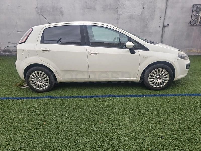 Usado Fiat Punto Active 69 CV (50 kW) 2011 Blanco Utilitario
