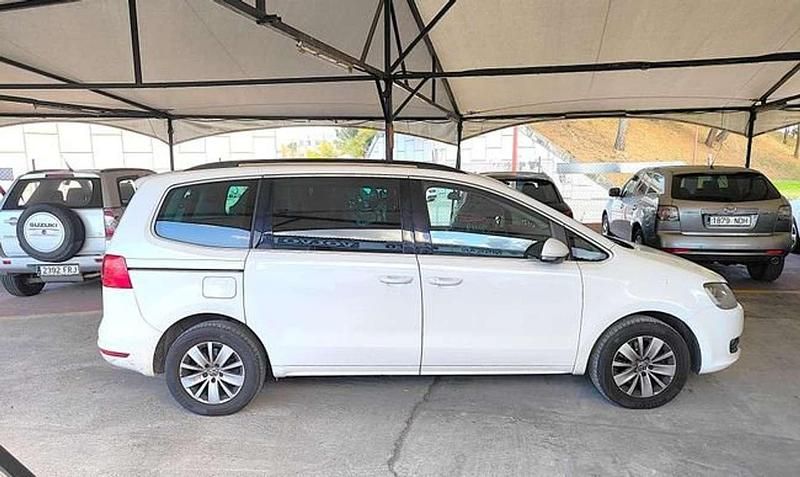 Usado VW Sharan Advance 140 CV (102 kW) 2014 Blanco Monovolumen