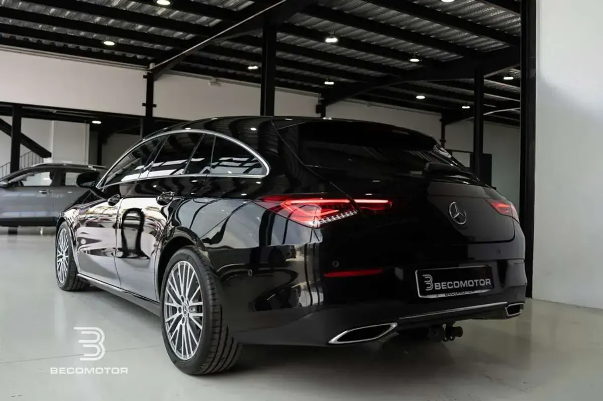 Usado Mercedes CLA200 Shooting Brake 150 CV (110 kW) 2022 Negro Familiar