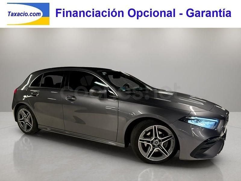 Usado Mercedes A180 136 CV (100 kW) 2025 Gris / plata Berlina