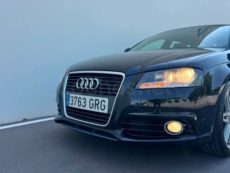 Usado Audi A3 Ambition 105 CV (77 kW) 2010 Negro Utilitario