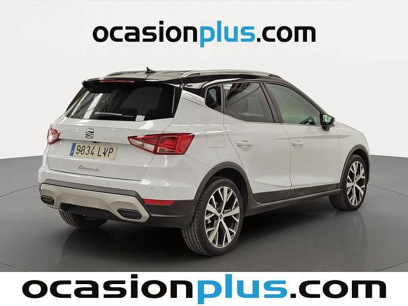 Usado Seat Arona Xperience 110 CV (80 kW) 2021 Blanco SUV