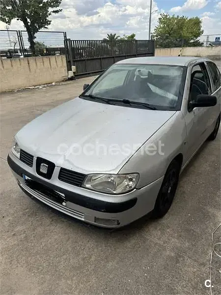 Usado Seat Ibiza Stella 68 CV (50 kW) 2001 Gris / plata Utilitario