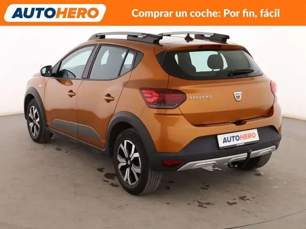 Usado Dacia Sandero Comfort 91 CV (66 kW) 2022 Naranja Berlina