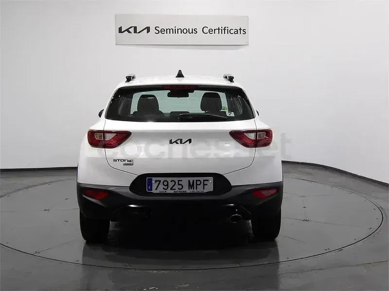 Usado Kia Stonic 100 CV (73 kW) 2024 Blanco SUV