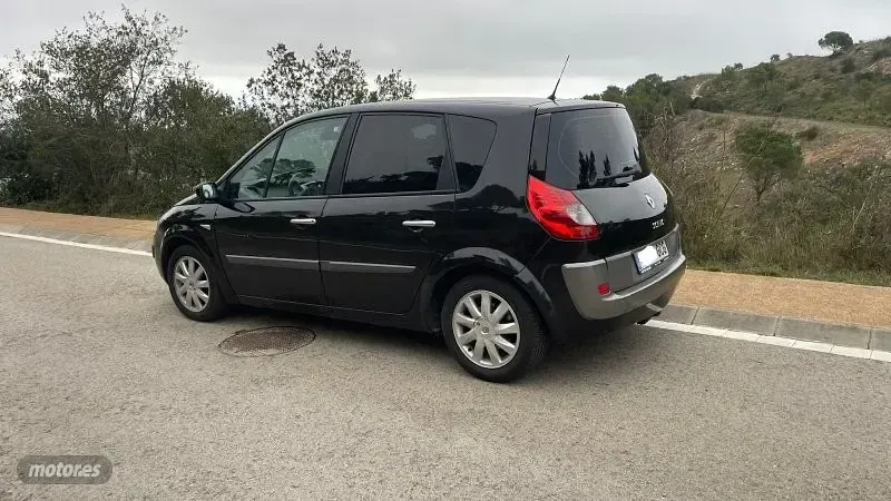 Usado Renault Scénic II 105 CV (77 kW) 2008 Negro Monovolumen