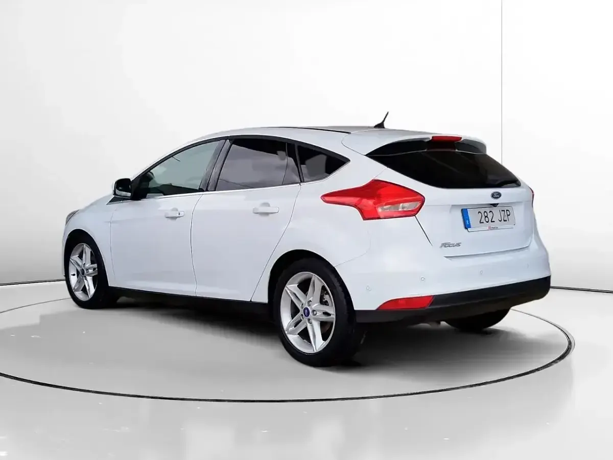Usado Ford Focus Titanium 125 CV (91 kW) 2017 Blanco Berlina