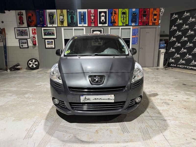 Usado Peugeot 5008 Style 115 CV (84 kW) 2013 Gris / plata Monovolumen