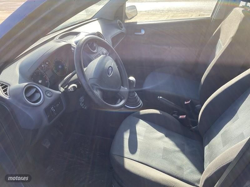 Usado Ford Fiesta Ambiente 68 CV (50 kW) 2008 Azul Utilitario