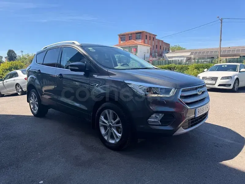 Usado Ford Kuga Titanium 120 CV (88 kW) 2017 Gris / plata SUV