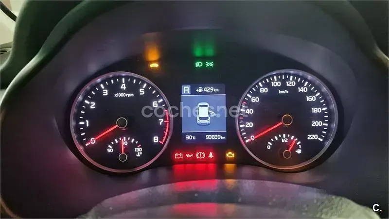 Usado Kia Stonic 120 CV (88 kW) 2020 Gris / plata SUV