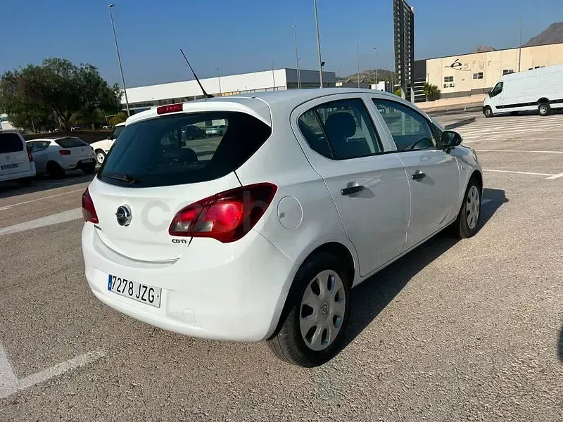 Usado Opel Corsa Expression 75 CV (55 kW) 2017 Blanco Utilitario