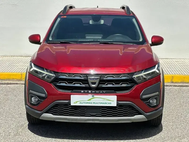 Usado Dacia Sandero Essentiel 91 CV (66 kW) 2021 Granate Berlina