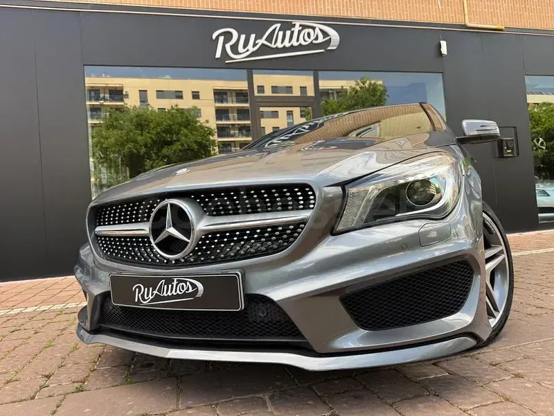 Usado Mercedes CLA250 218 CV (160 kW) 2016 Gris / plata Coupe