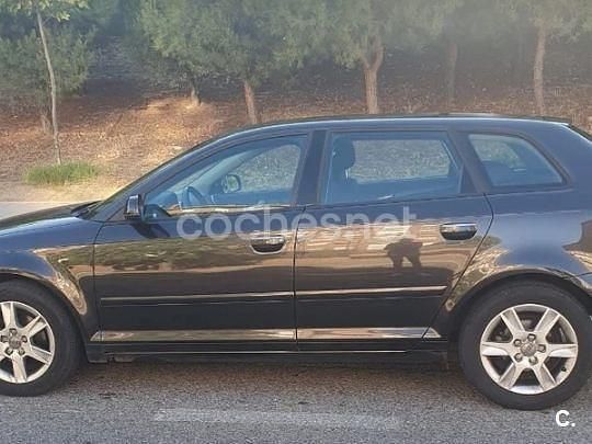 Usado Audi A3 Sportback Attraction 105 CV (77 kW) 2012 Negro Utilitario