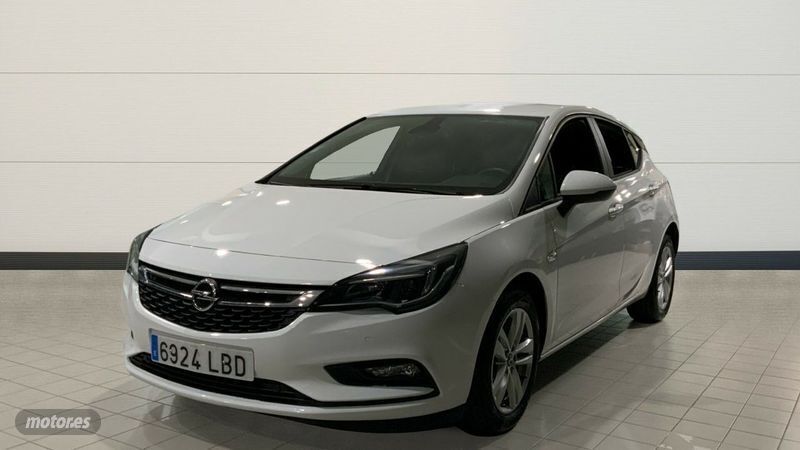 Usado Opel Astra Selective 110 CV (80 kW) 2019 Blanco Familiar