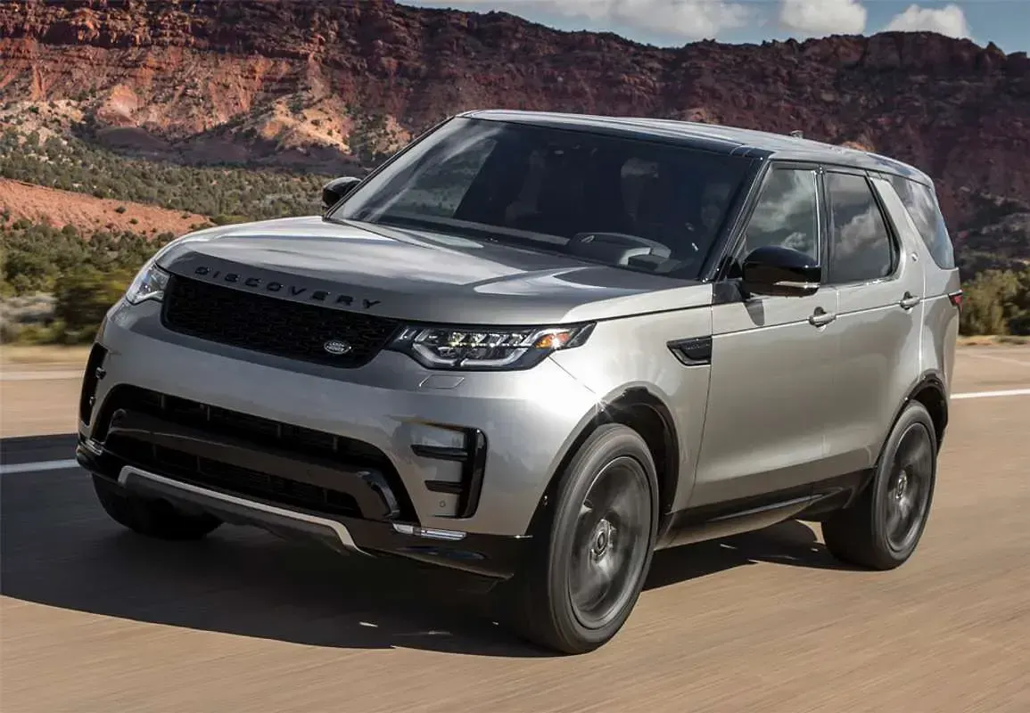Käytetty Land Rover Discovery 5 HSE 241 HP (177 kW) 2017 Musta Katumaasturi