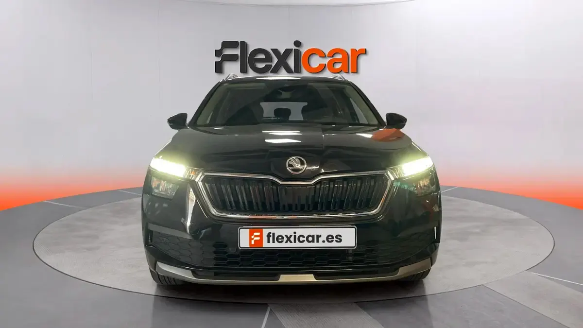 Usado Skoda Kamiq Active 110 CV (80 kW) 2022 Negro SUV