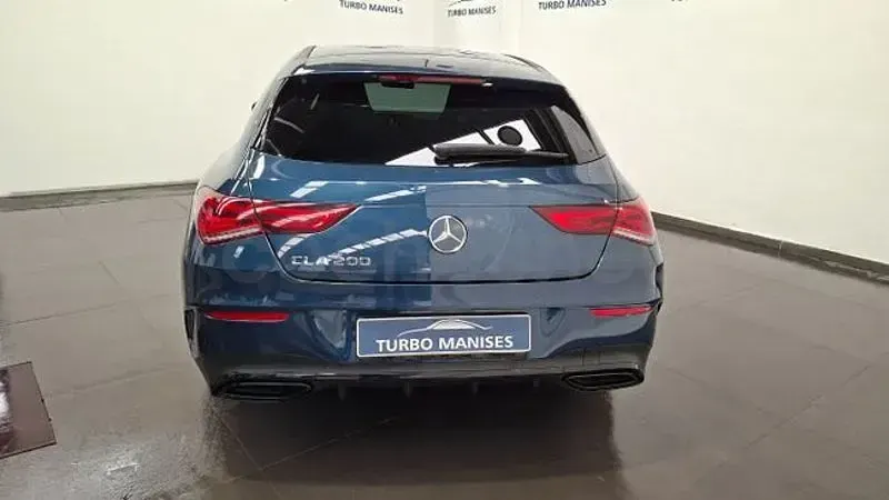 Usado Mercedes CLA200 Shooting Brake 163 CV (119 kW) 2021 Azul Familiar
