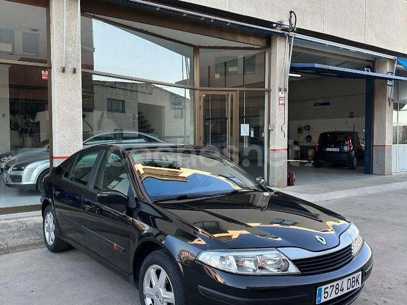 Usado Renault Laguna II Expression 120 CV (88 kW) 2004 Negro Berlina