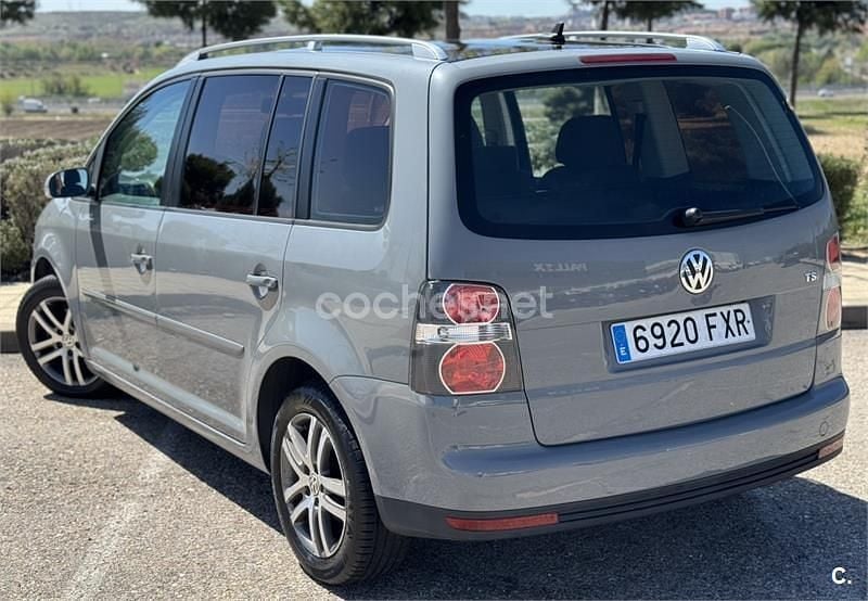 Usado VW Touran Highline 140 CV (102 kW) 2007 Gris / plata Monovolumen