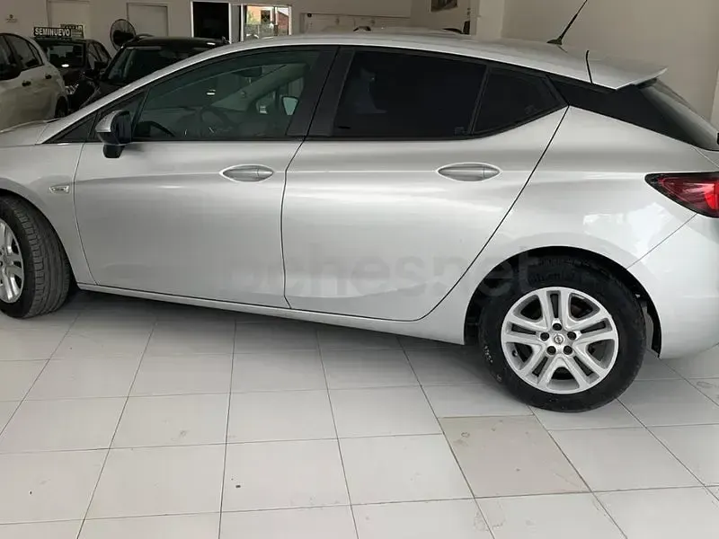 Usado Opel Astra Excellence 110 CV (80 kW) 2016 Gris / plata Berlina