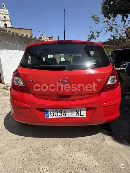 Usado Opel Corsa Essentia 75 CV (55 kW) 2007 Rojo Utilitario