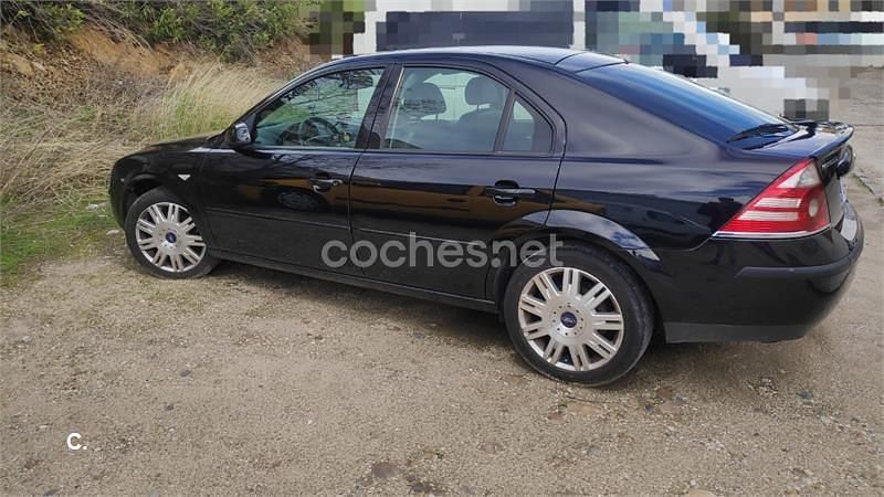Usado Ford Mondeo Sport 130 CV (95 kW) 2003 Negro Berlina