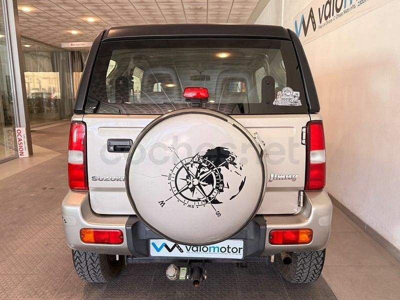Usado Suzuki Jimny 86 CV (63 kW) 2006 Gris / plata SUV