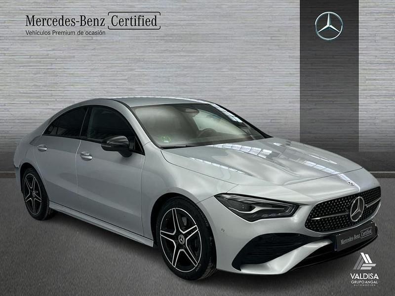 Usado Mercedes CLA220 AMG line 190 CV (139 kW) 2025 Gris Berlina