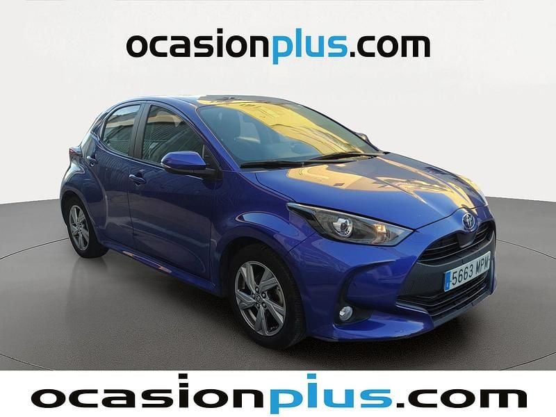 Usado Toyota Yaris Hybrid Active 116 CV (85 kW) 2024 Azul Utilitario