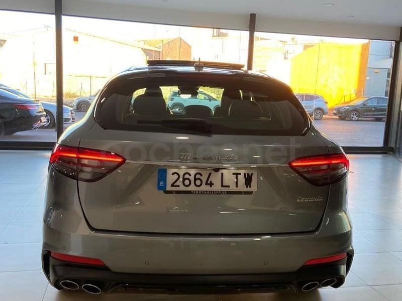 Usado Maserati Levante 350 CV (257 kW) 2021 Gris / plata SUV