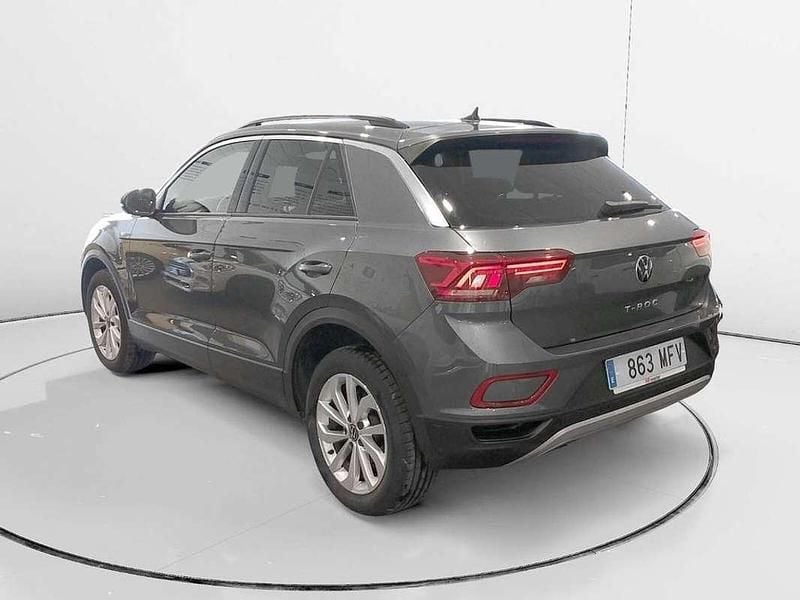 Usado VW T-Roc Life 110 CV (80 kW) 2023 Gris SUV
