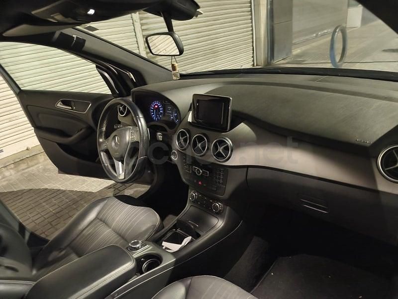 Usado Mercedes B180 109 CV (80 kW) 2012 Gris / plata Utilitario