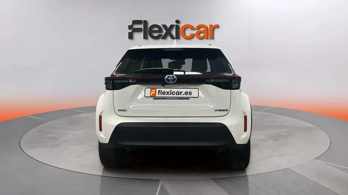 Usado Toyota Yaris Connect Style 116 CV (85 kW) 2022 Blanco Utilitario