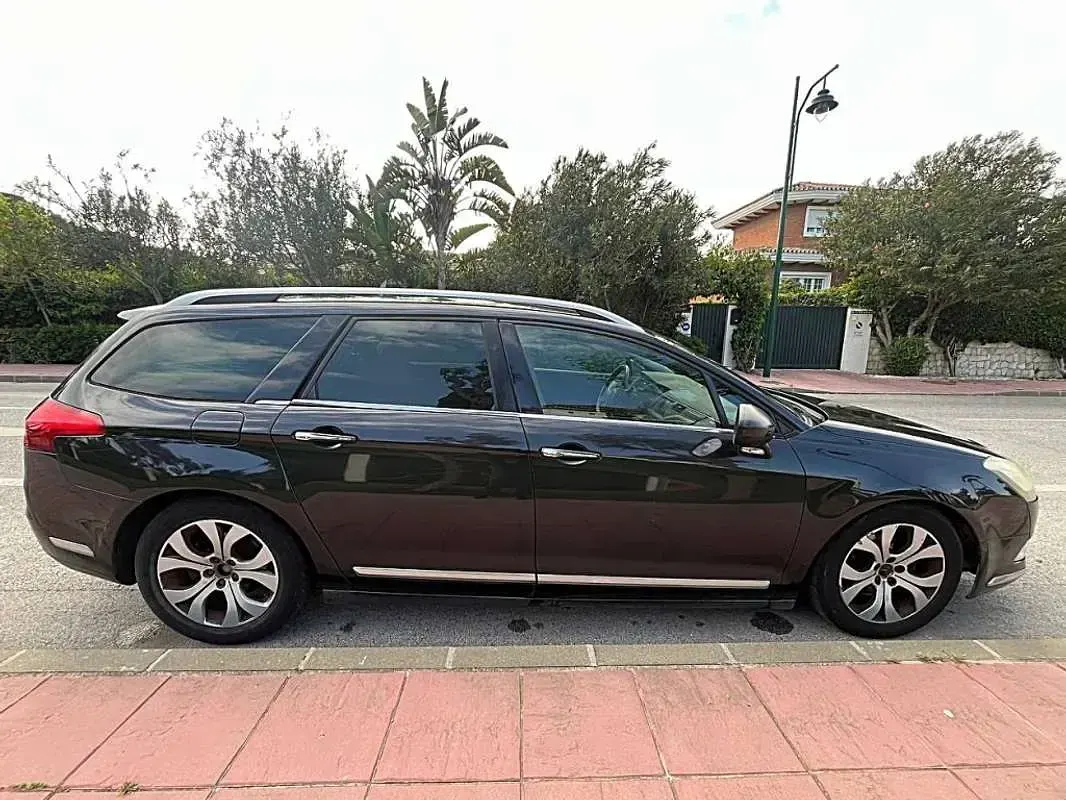 Usado Citroën C5 163 CV (119 kW) 2013 Negro Familiar